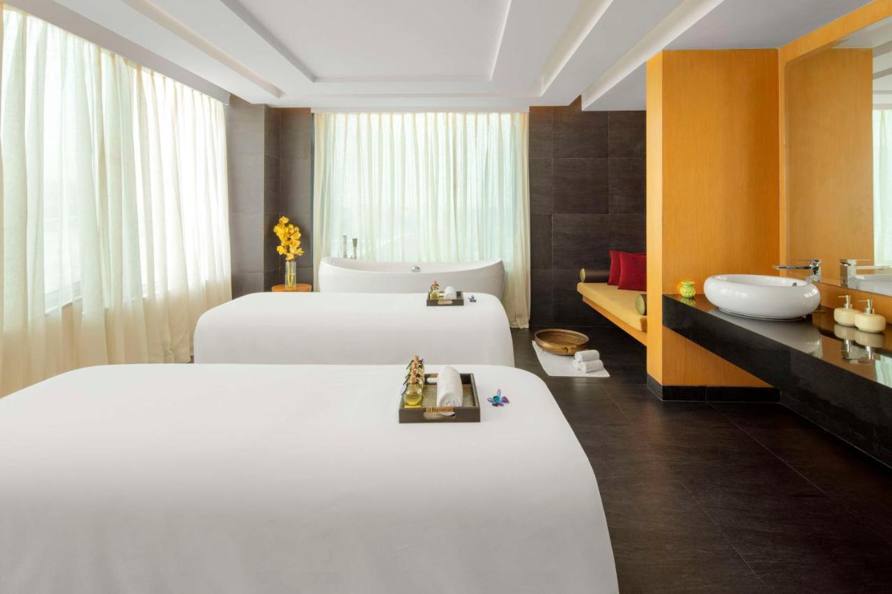 Radisson Blu Faridabad Hotel Luaran gambar